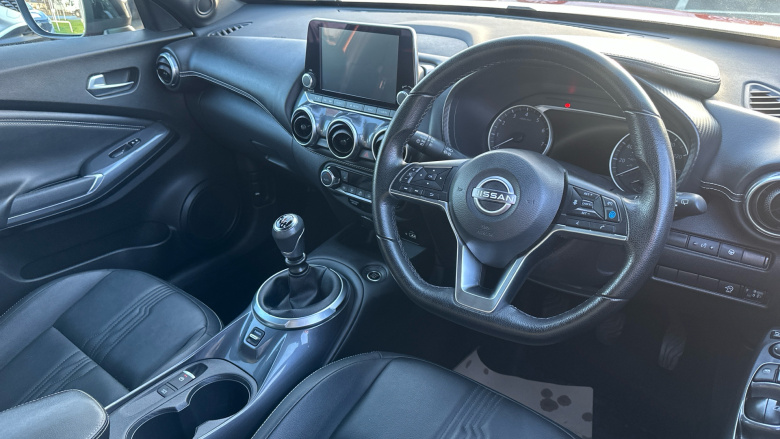 Nissan Juke 1.0 DiG-T 114 Tekna 5dr Petrol Hatchback